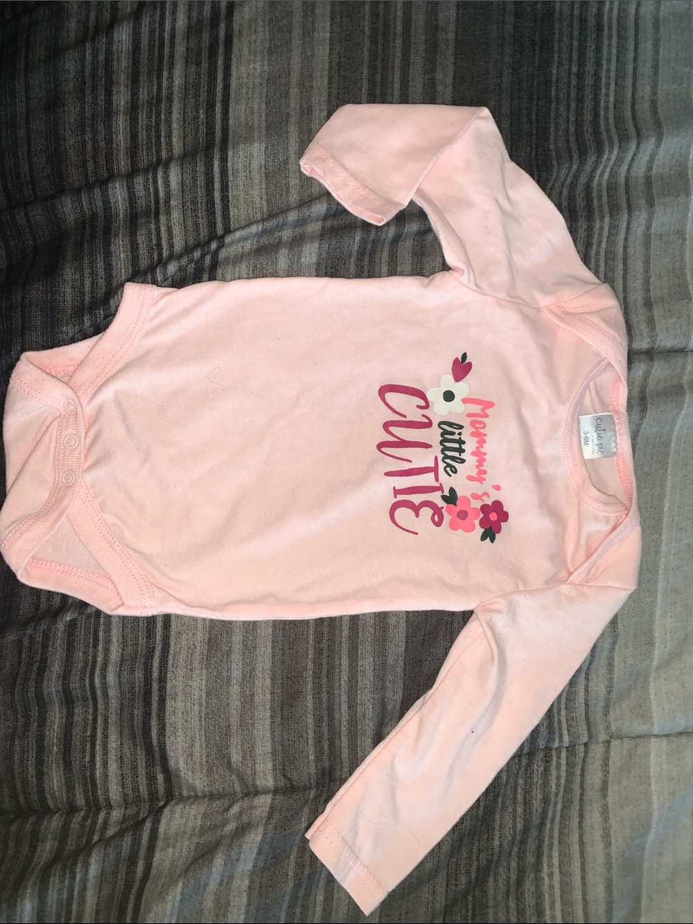 🌸Pink Long-Sleeve Baby Bodysuit with 'Mommy's Little Cutie' Floral Print